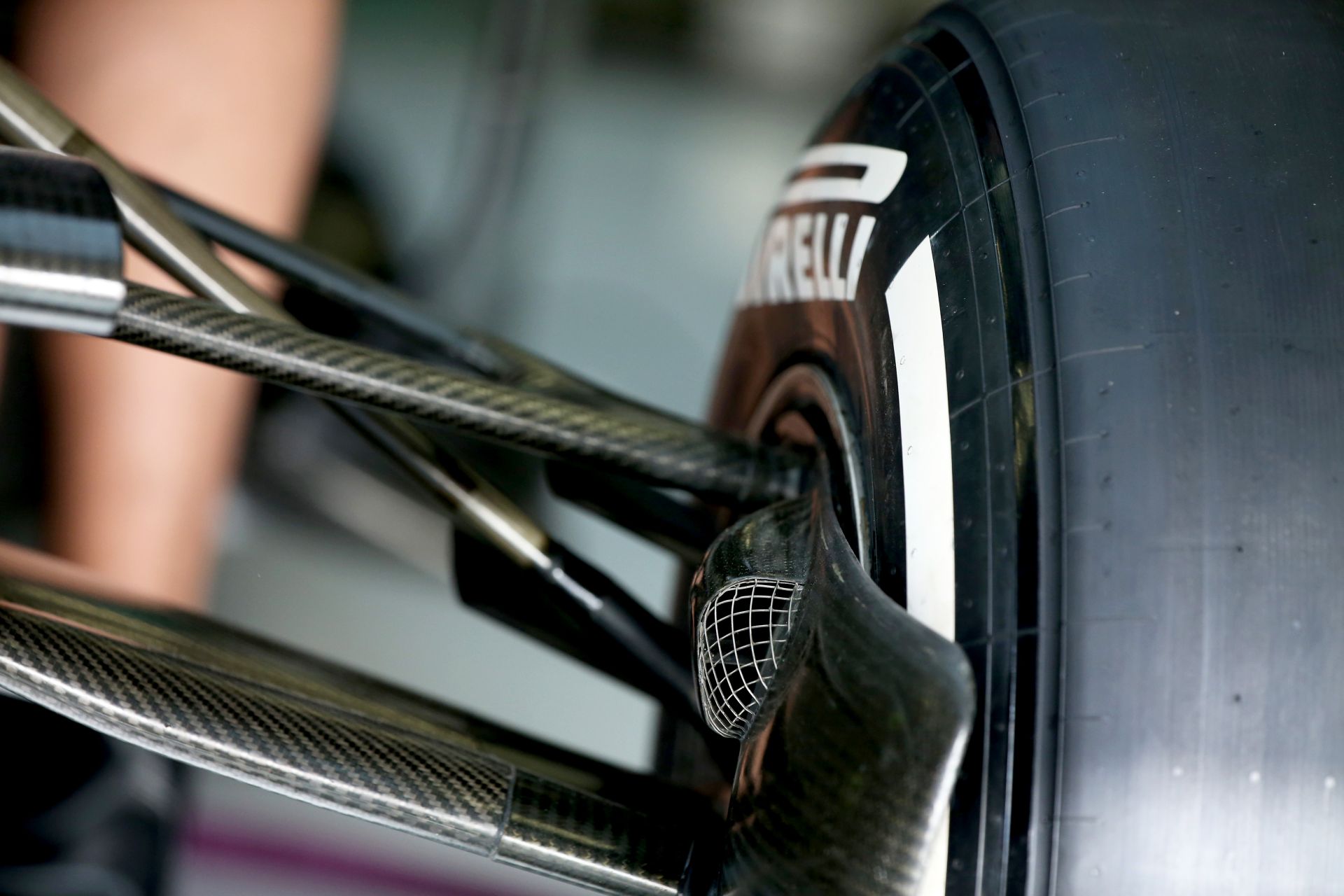 A 18 colos kerekek megosztják a F1-es csapatokat - egyelőre inkább nem akarják