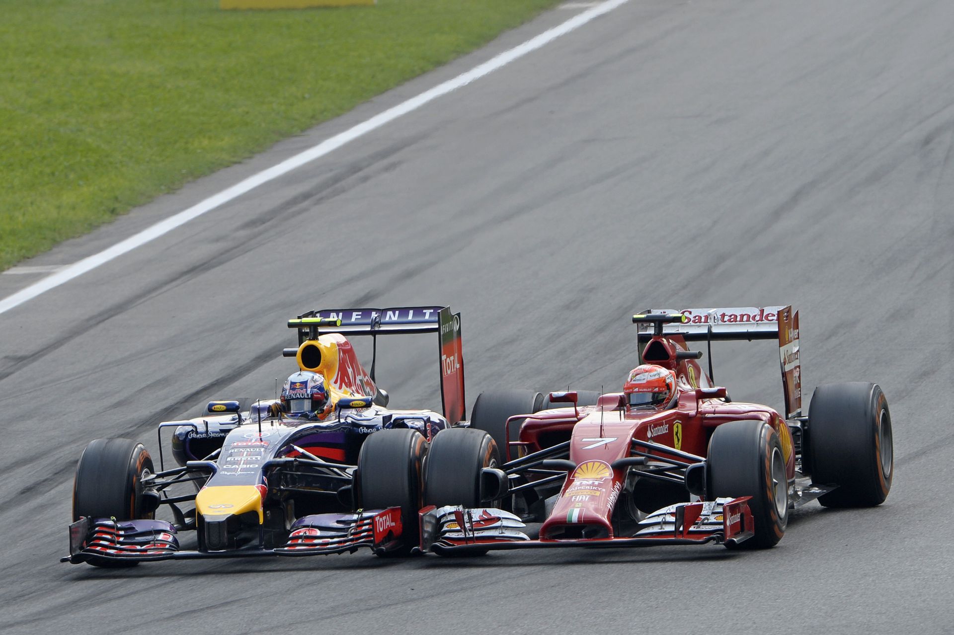 Videón az Olasz Nagydíj legnagyobb előzése: Ricciardo bealtatta Raikkönent! Nem kicsit, csak nagyon