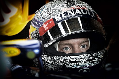 A Red Bull nem áll le: Megint egy új kasztnit kap Vettel