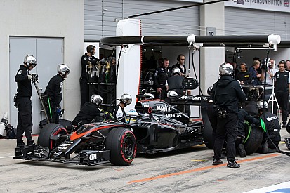 McLaren: Újra kellene gondolni ezeket a motorszabályokat…