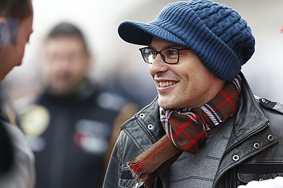 Villeneuve szerint a Mercedes eddig csak lógatta a lábát