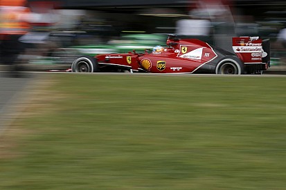 Alonso remekül életben tartja a Ferrarit, de Raikkönennek még dolgoznia kell egy kicsit