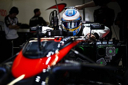 Videón Alonso szenzációs mentése a Spanyol Nagydíjról