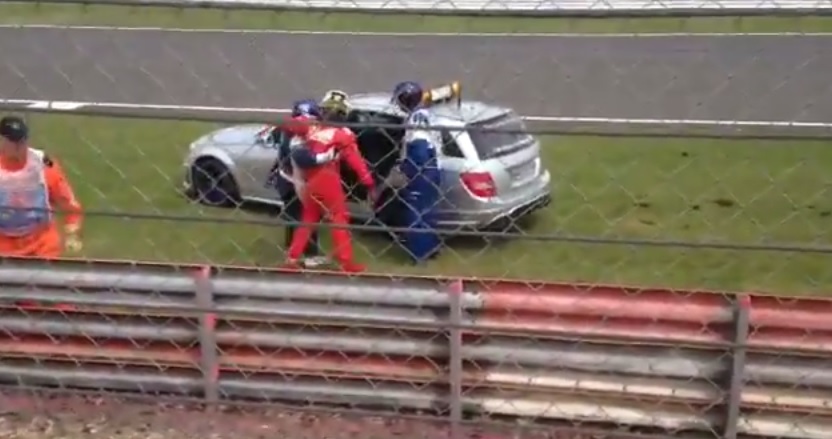 Amatőr felvétel: Becsúszik Raikkönen rommá tört Ferrarija