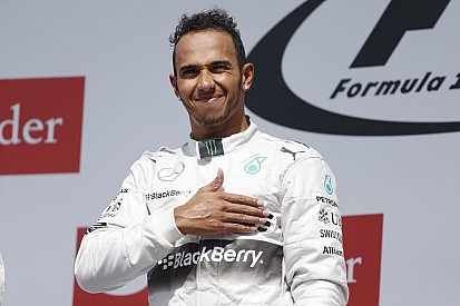 Hamilton és a 10 fontos talapzattal bíró trófea: egy nagyon fontos volt most