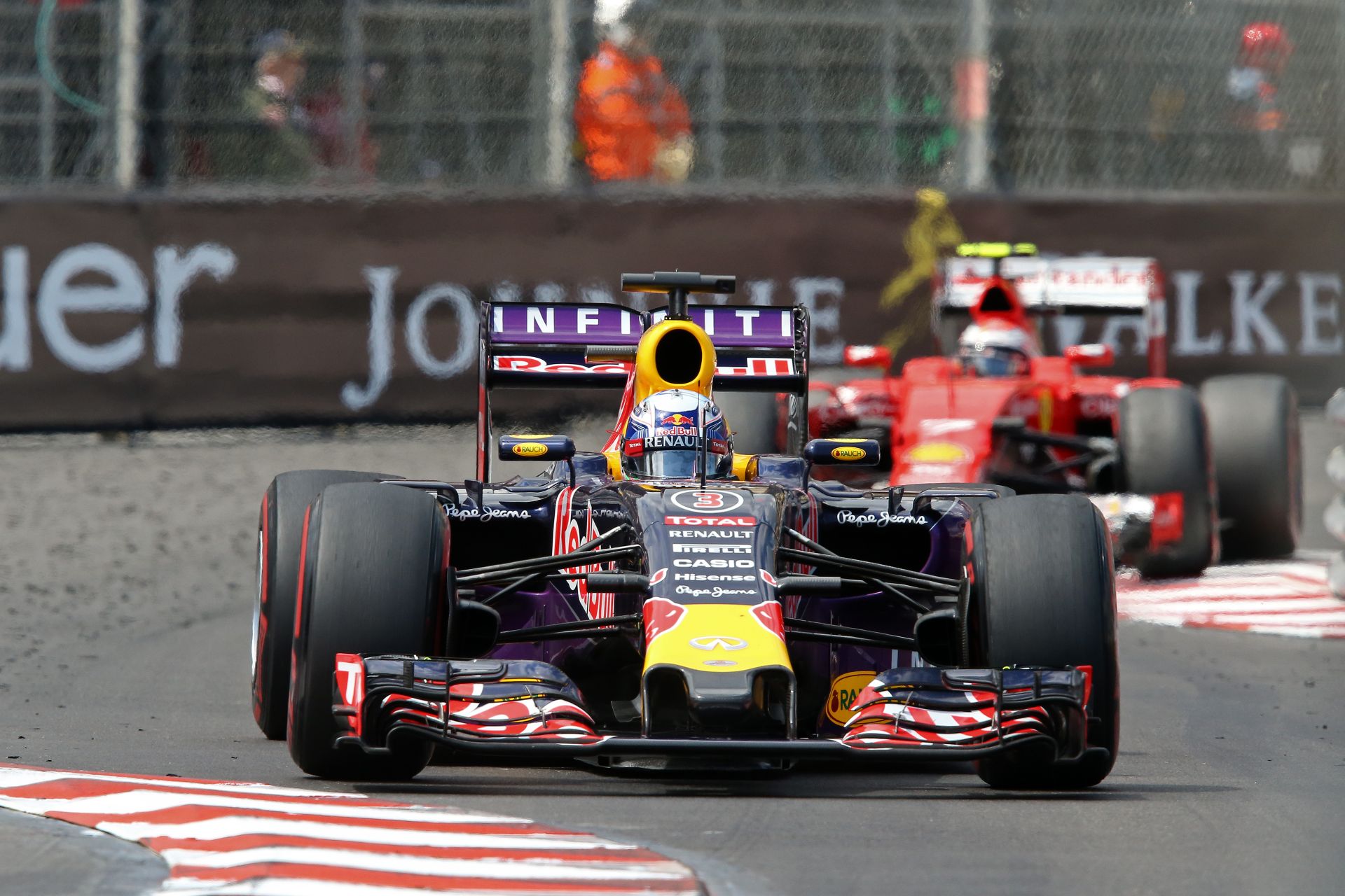 Így lökte ki Ricciardo Raikkönent Monacóban: Belső kamera