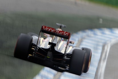 Grosjean fél kézzel vezet a Hungaroringen: Laza a Lotus versenyzője