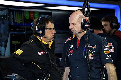 Red Bull: Newey a Ferrarihoz szerződne? Már a jövő évi autónkat tervezi… Ennyit erről!