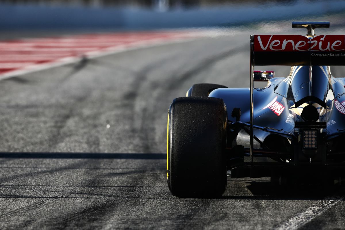 Rendkívül megbízható a Mercedes motorja: a Lotus csak egy egységet használt el a teszteken