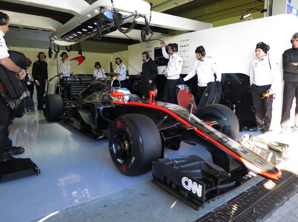 Alapjáraton is hangos az új McLaren-Honda, Alonsóval – videó