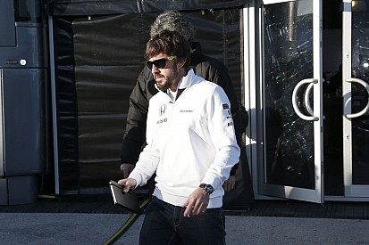 Fernando Alonso újabb napokat tölthet el a kórházban: Nincs teljesen jól
