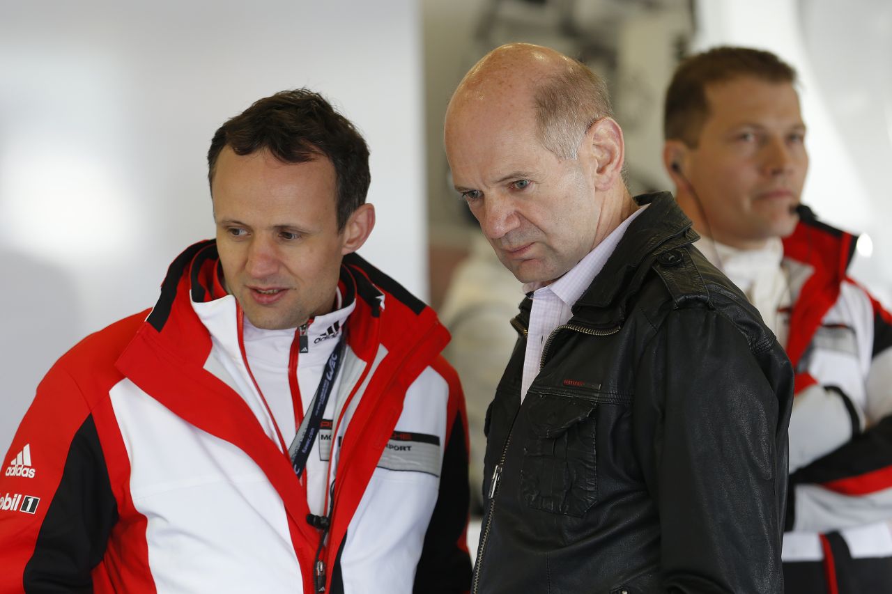 Newey beugrott köszönni Webbernek, de közben a Red Bullt is támogatta