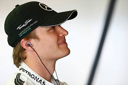 Rosberg volt a leggyorsabb az időmérő előtt, 5 helyes rajtbüntetést kapott a Williams