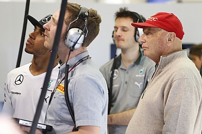 Lauda: abszurd a motorhangot övező vita, úgysem lehet változtatni rajta