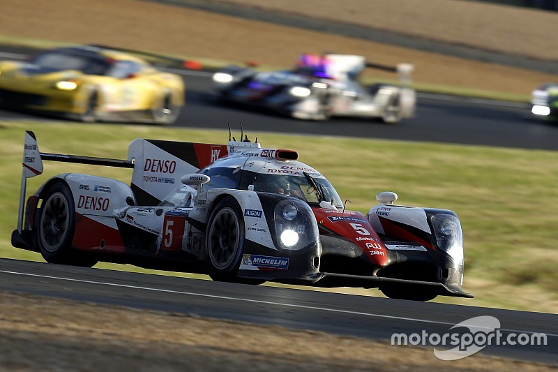 Porsche y Toyota pelean por el triunfo en Le Mans a 4 horas del final