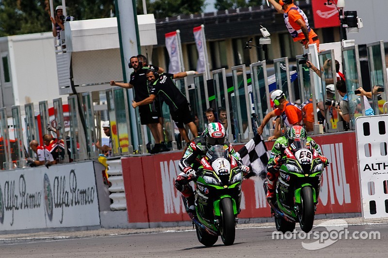 Jonathan Rea feiert Misano-Doppel
