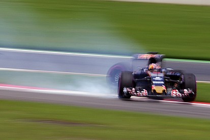 Kvyat vraagt om aanpassing kerbs na crash in Q1