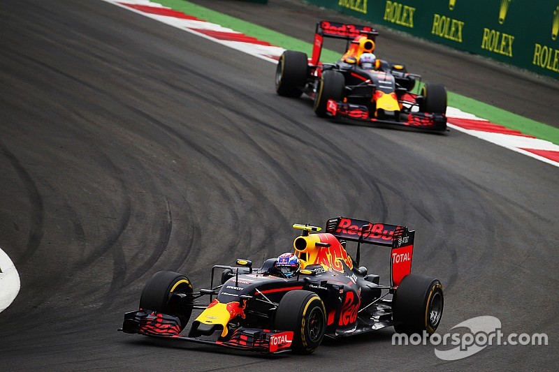 Ricciardo begrijpt niet waarom Verstappen sneller was