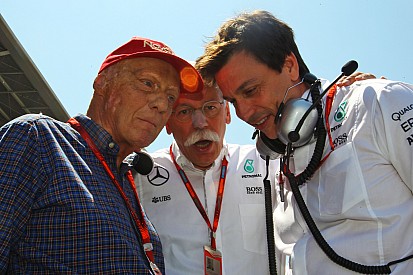 Il board Mercedes convoca Wolff e Lauda dopo il crash fra Nico e Lewis