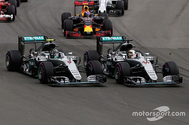 Mercedes: “Hamilton en Rosberg mogen vrij tegen elkaar blijven racen”