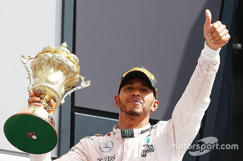 Hamilton domina en Silverstone y acaricia el liderato
