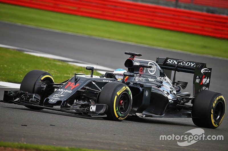 Silverstone, Day 1: Alonso al top prima della pioggia. Ferrari, solo 19 giri