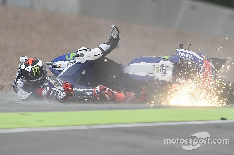 Regen spelbreker in eerste Duitse training, Lorenzo crasht