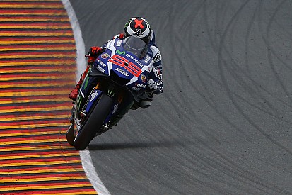 Lorenzo sukkelt met Yamaha: "We zijn nergens snel"