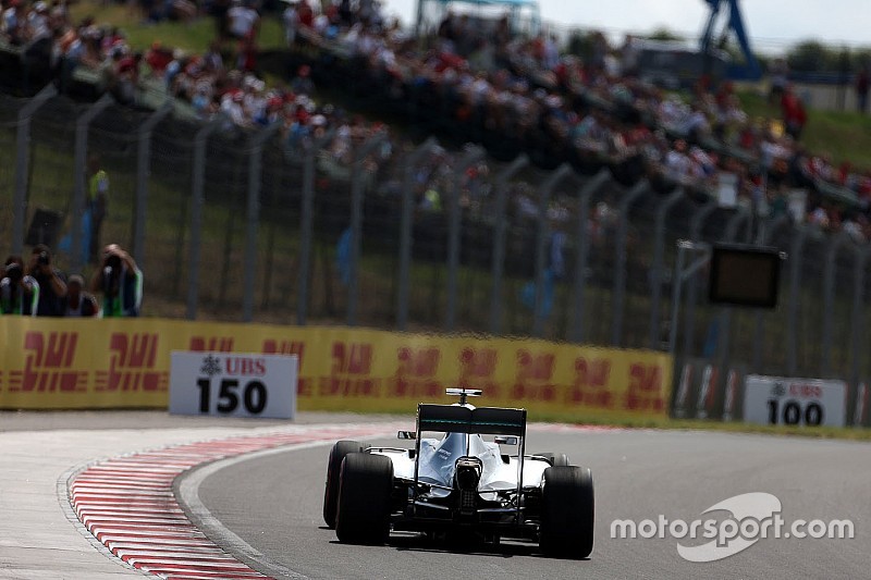 Un accidente puso fin a los segundos libres de Hamilton