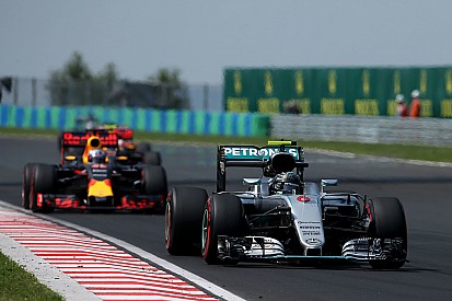 Red Bull: Renault поступається Mercedes 47 к.с.