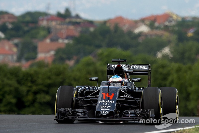 Alonso: “Aún espero mucho más de Honda”