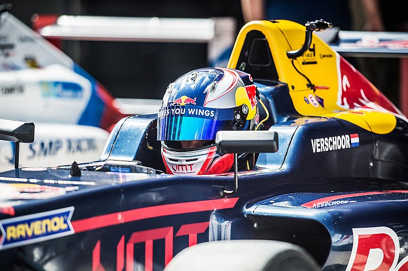 SMP F4 Moskou: Verschoor wint door drive through's ontsierde race
