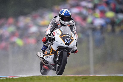 John McPhee schwimmt zum Brno-Moto3-Sieg
