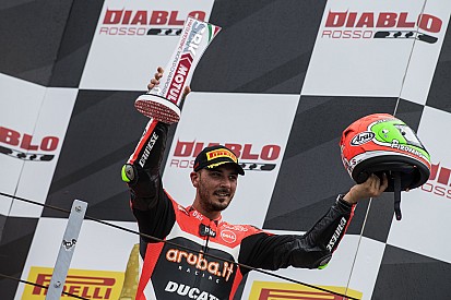 Giugliano se debate entre quedarse en WSBK o marcharse a Moto2 con Rossi
