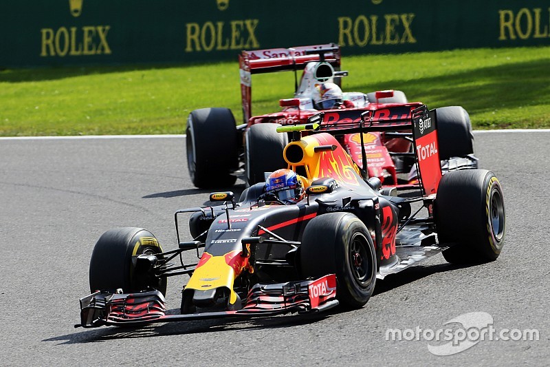 Verstappen heeft geen goed woord over voor Ferrari-coureurs