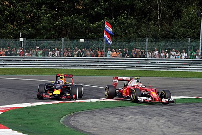 Raikkonen: "Algo está mal con la manera de manejar de Verstappen"