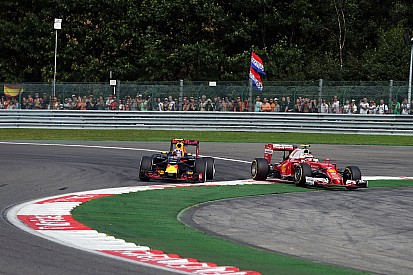 Raikkonen dice que "algo no está bien" en la conducción de Verstappen