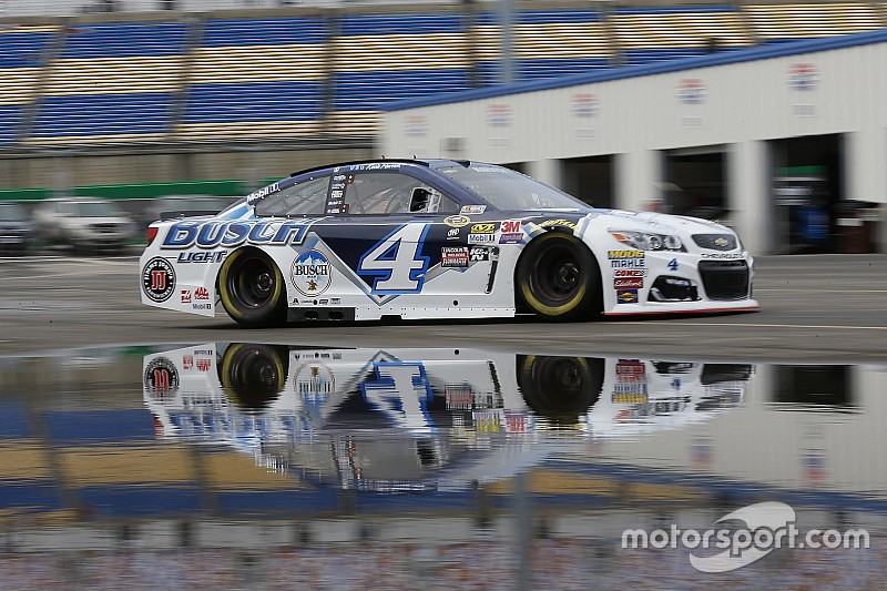 Qualifiche cancellate per maltempo, Harvick in pole d'ufficio.
