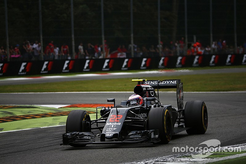 Los planes de futuro distrajeron y arruinaron a Button en Monza