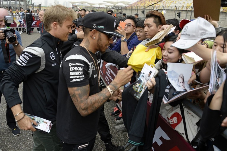 Rosberg és Hamilton sírva röhögte ki a Ferrarit