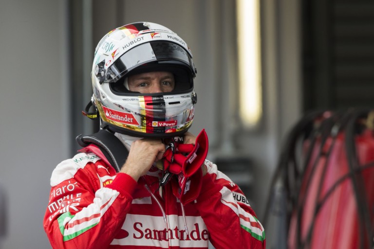 Vettel azonnal összepakolta a Ferrarit a pályabíróknak - egyenesen mehet is Barcelonába!