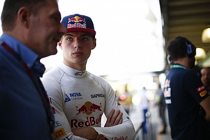 Max Verstappen hivatalos képeken a Red Bull szerelésében!