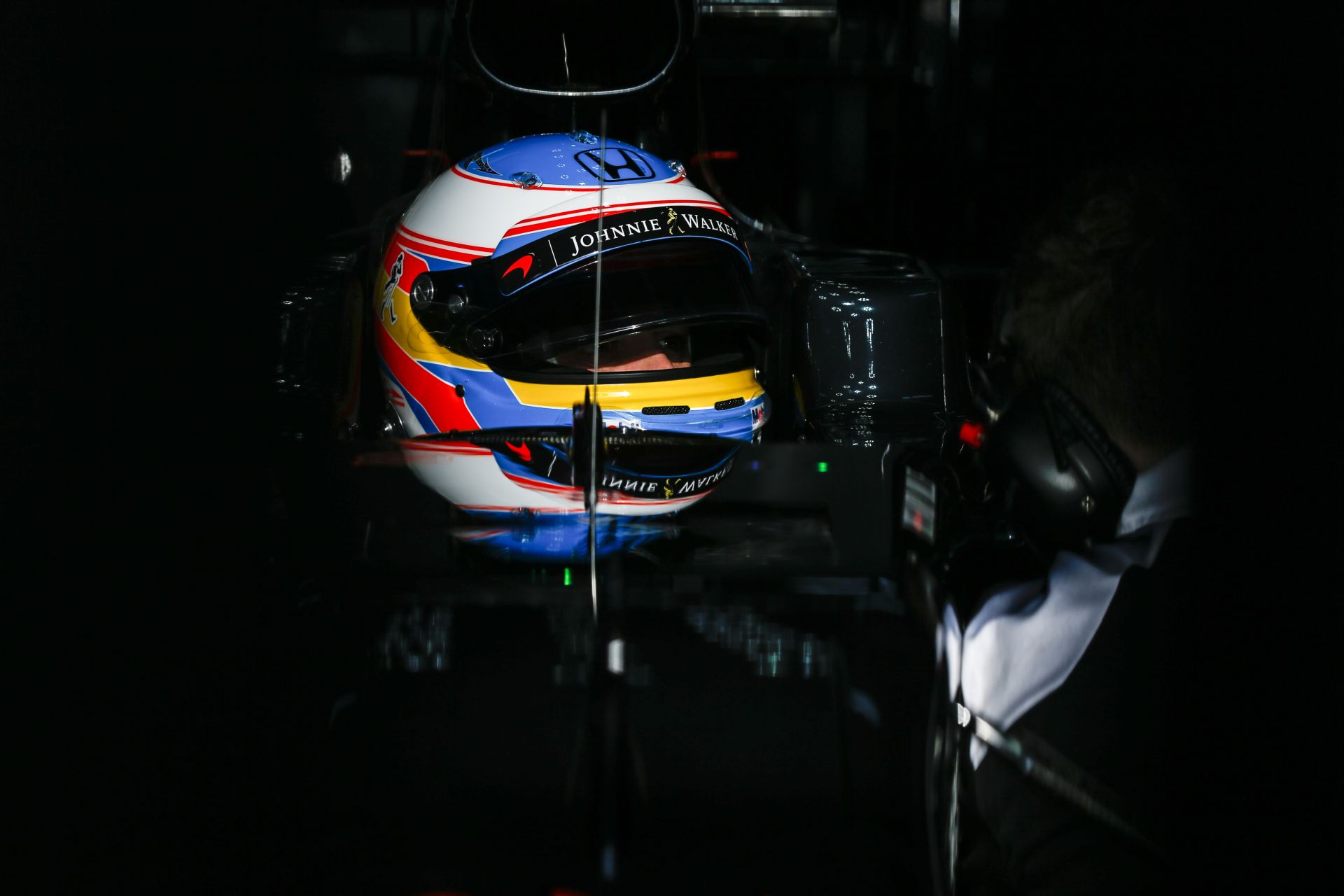 Alonso jó helyre került... Micsoda csajok?!