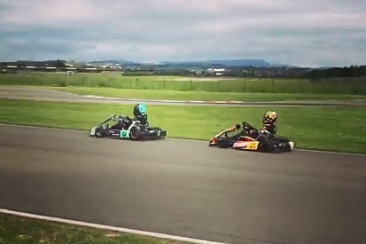 Így nyomta Sainz Alonso gokart pályáján