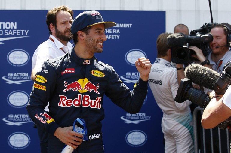 Ricciardo kuktaként zsonglőrködik!