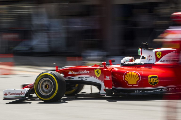 Vettel tegnap elég nehézkesen ült be a Ferrariba!