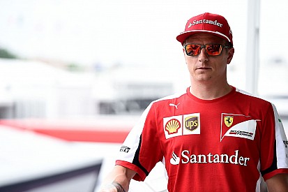 Raikkönen kedvese odateszi magát: szexi