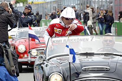 Egészen közelről a mosolygós Robin Raikkönen