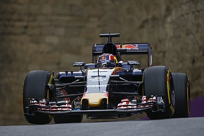 Nagyon meleg volt a pite Kvyat számára: komoly