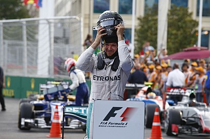 Rosberg és Hülk a McLaren-Mercedes MP4-13-ban!
